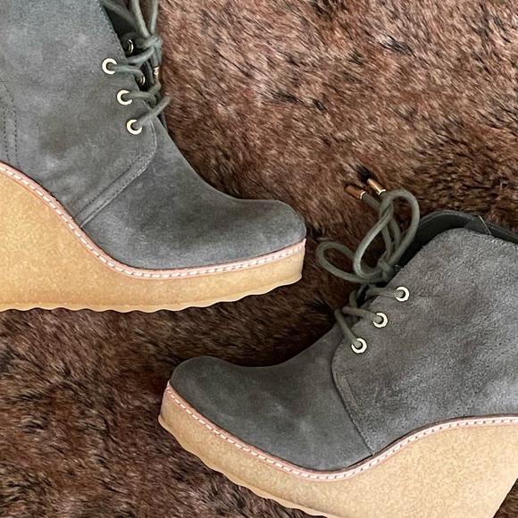 Tory Burch Denise Wedge Split Suede Booties Size 7 - Picture 2 of 7